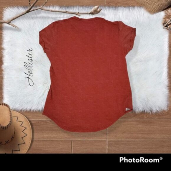 Hollister Mare Wash Red Rolled Hem Tee- Size M- 100٪ Cotton - Picture 2 of 5